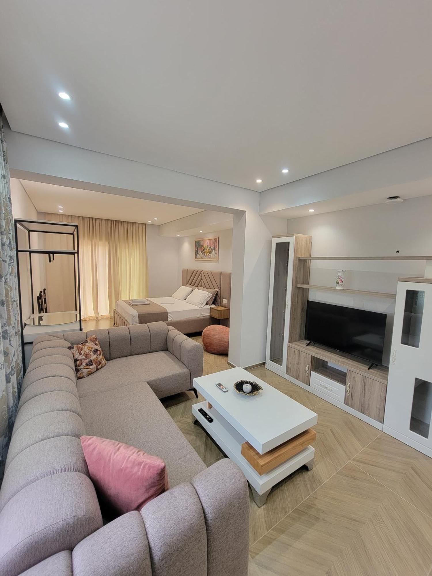 Luxury Studio's J&m Villa *