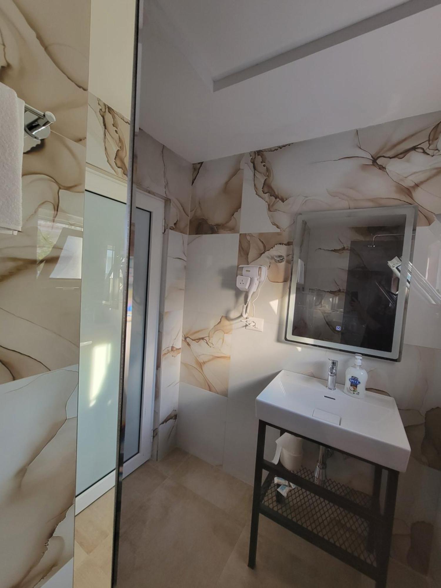 Luxury Studio's J&m * Sarandë